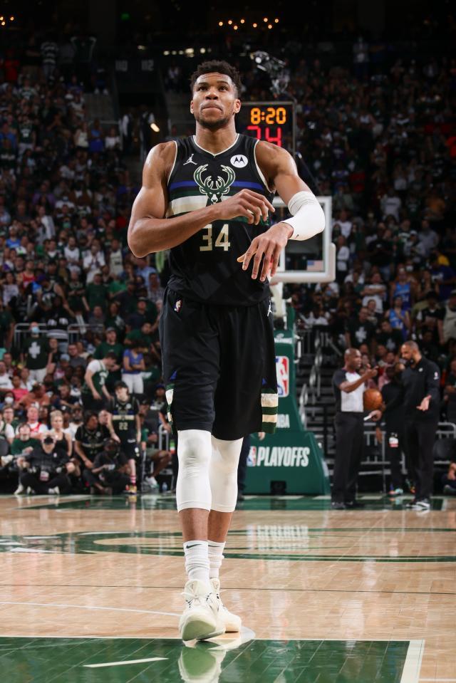 yl23455 永利-字母哥终于放弃三分球 篮下14中10冲垮篮网防线